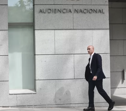 alt Español Luis Rubiales apelará la decisión de la FIFA de suspenderle durante tres años